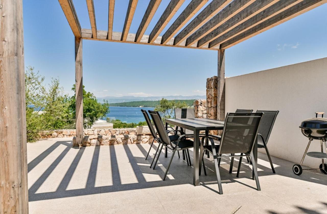 Apartment Flori With Sea View Malinska Exteriér fotografie